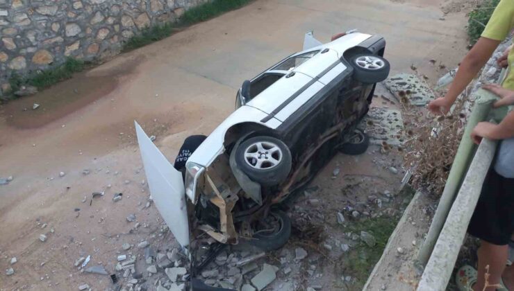 Burdur’da kontrolden çıkan otomobil dereye uçtu: 1 yaralı