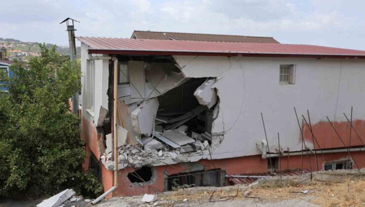 Çöp kamyonu mutfağa daldı: 1 yaralı