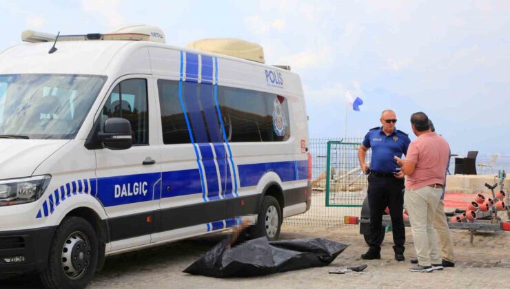 Deniz yüzeyinde bir kişinin cansız bedeni bulundu