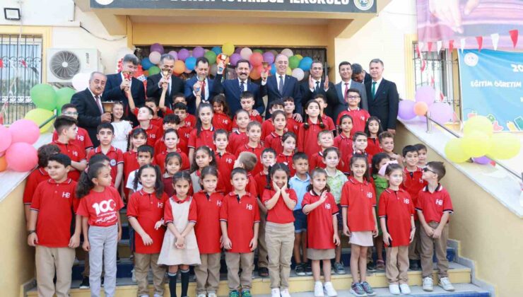 Depremin yaralarının sarıldığı Hatay’da 400 bin öğrenci için ders zili çaldı