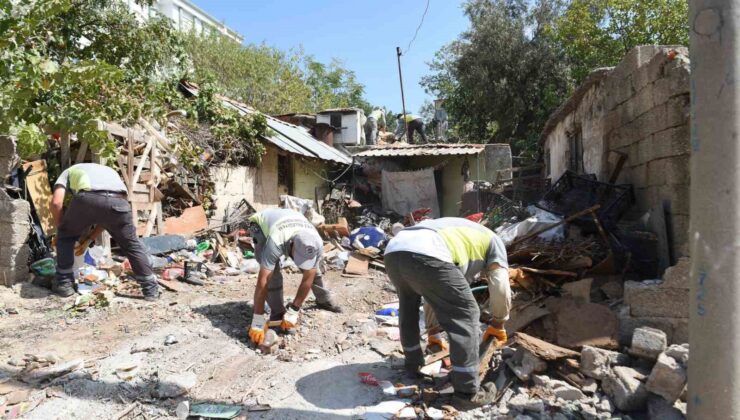 Etrafı duvarlarla çevrili eve giren ekipler hayatının şokunu yaşadı