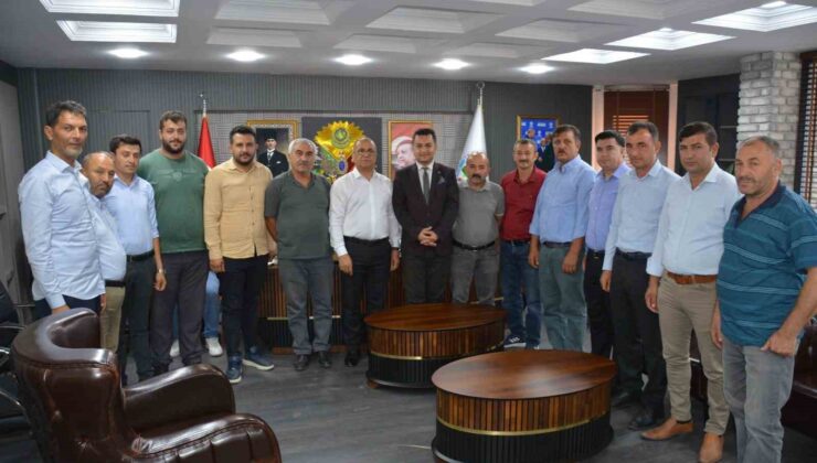 Genç kaymakam görev yaptığı ilçede ’hemşehrilik beratı’ ile onurlandırıldı