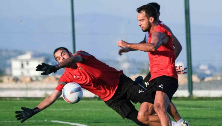 Hatayspor, Teknik Direktör Rıza Çalımbay yönetiminde ilk antrenmanını gerçekleştirdi