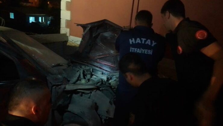 Hurdaya dönen TOFAŞ’ın sürücüsü yaralandı