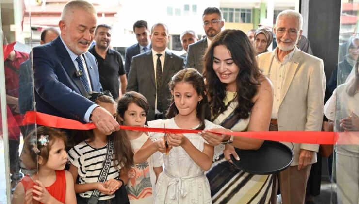 Isparta’da 9,5 yaşındaki Nurgül’ün çizdiği resimler görenleri hayran bırakıyor