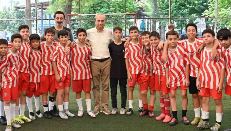 Kepez’de Erenköy Mahallesi’ne çim futbol sahası yapılacak