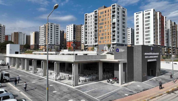 Kepez’deki kentsel dönüşümde hak sahiplerine konutlar teslim edilmeye devam ediyor