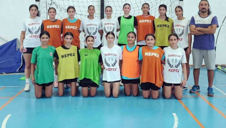 Kepez’in hentbolcuları 1. Lig’e hazırlanıyor