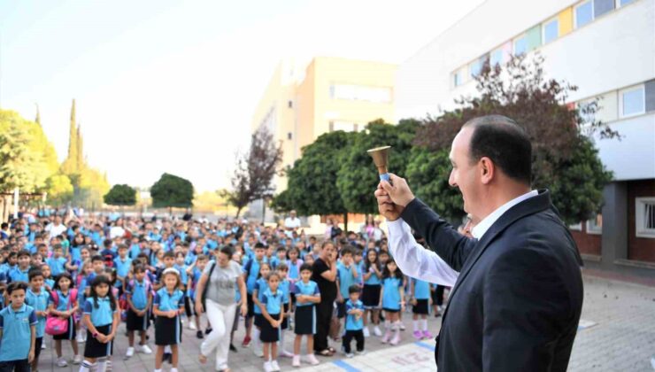 Konyaaltı’nda ilk ders zilini Başkan Kotan çaldı
