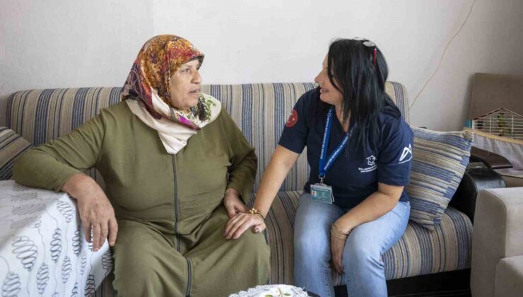 Mersin Büyükşehir Belediyesinin yaşlılara desteği sürüyor