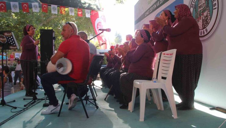 Mersin’de şalvarlı kadınlar korosu