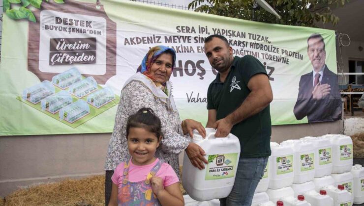 Mersin’de üreticilere ’Akdeniz meyve sineği’ ile mücadele desteği