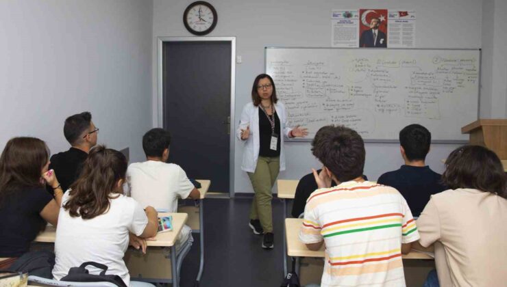 Mersin’deki kurs merkezlerinde ders zili çaldı