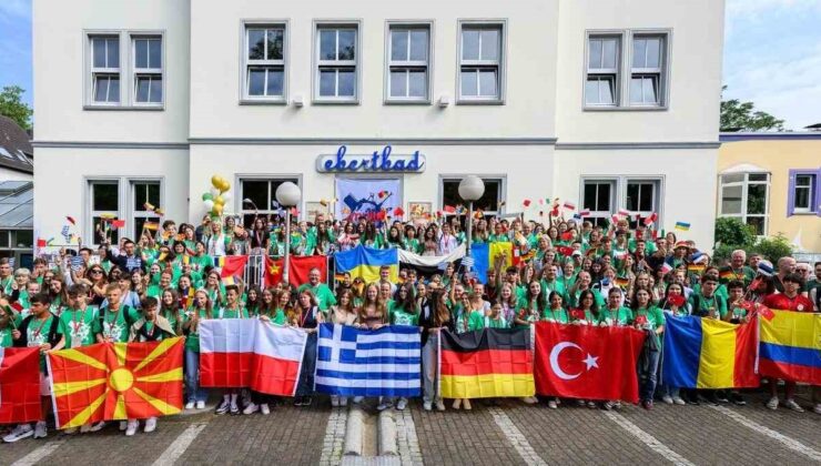 Mersinli 10 öğrenci, ’Kardeş Şehirler Öğrenci Değişim Programı’ kapsamında Almanya’ya gitti