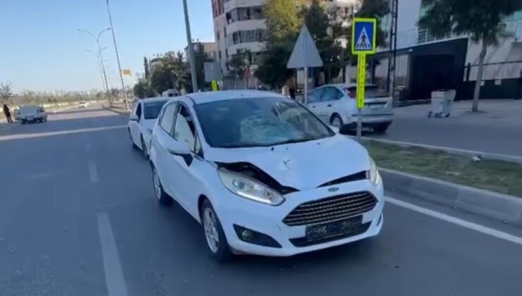 Otomobilin çarptığı kadın hayatını kaybetti: Kaza anları saniye saniye görüntülendi