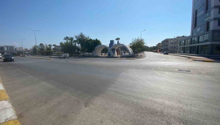 Otomobilin çarptığı yaya metrelerce havaya savruldu: O anlar kamerada
