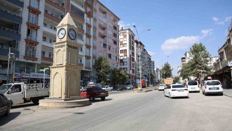Pazarcık’taki saat kulesi 19 aydır 4.17’yi gösteriyor