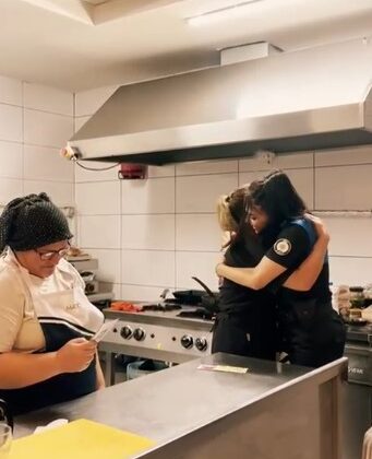 Polisin kadınlara bıraktığı ’notlar’ hem duygulandırdı hem gözlerini parıldattı