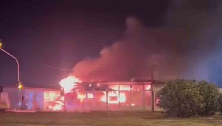 Prefabrik iş yeri alevlere teslim oldu
