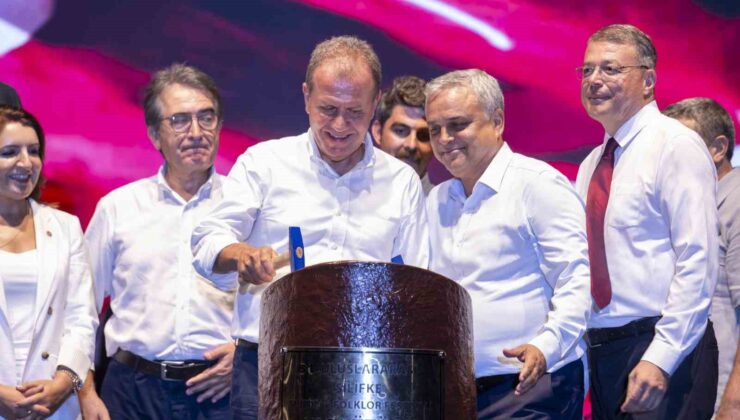 Seçer, ’51. Uluslararası Silifke Müzik ve Folklor Festivali’ne katıldı