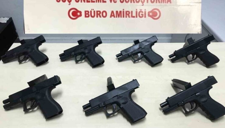 Şüphe üzerine durdurulan araçta 7 ruhsatsız silah çıktı