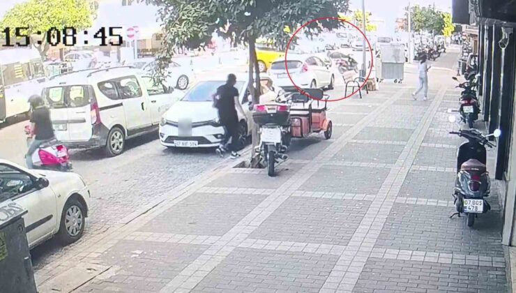 Ticari taksinin çarptığı motosikletlinin asfalt zemine düşme anları kamerada