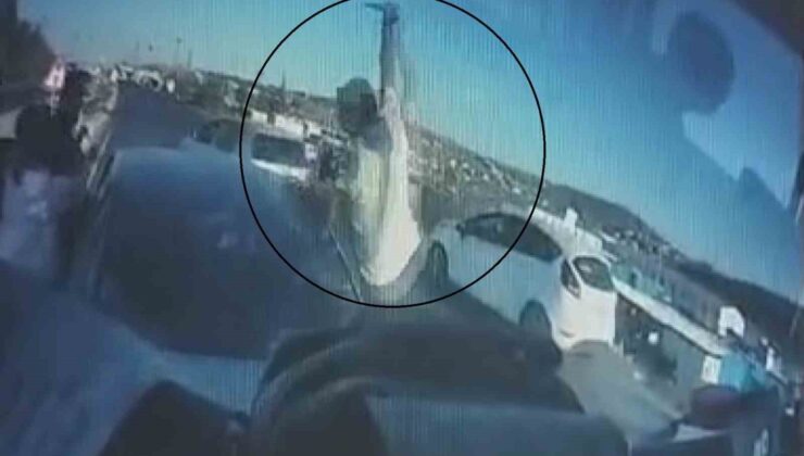 Trafikte korku dolu anların yaşandığı kavga, ’sinyal’ tartışmasından çıkmış