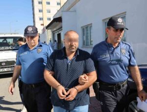 Uyuşturucu sattığını öne sürdüğü komşusunu öldürdü