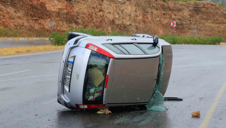 Virajı alamayan otomobil yan yattı: 2 yaralı