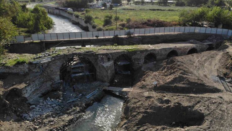 Yıllarca hac yolundaki kervanların güzergahında olan tarihi köprüde restorasyon çalışması