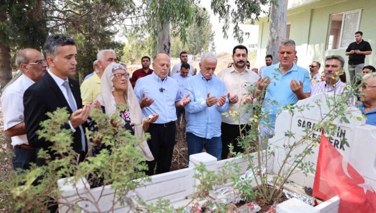 Yüreğir ilçesinin kurucu Belediye Başkanı Sabahattin Eşberk mezarı başında anıldı