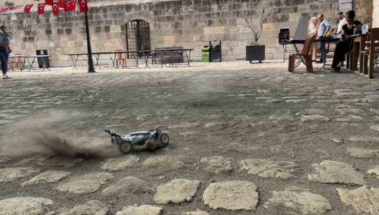 150 kilometre hıza ulaşan uzaktan kumandalı araç, bilim şenliğinde ilgi odağı oldu