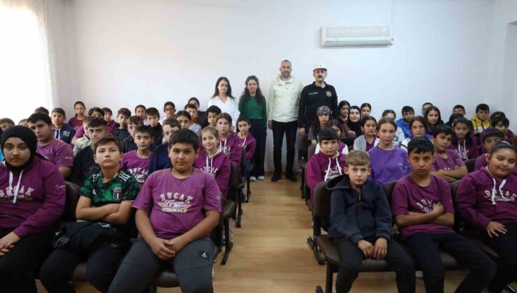 AKOM, okullarda afetlere karşı öğrencileri bilgilendiriyor