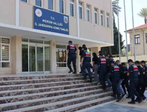 Alıkoydukları şahsın 2 milyon lirasını gasp eden 5 şüpheli yakalandı