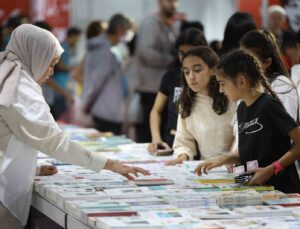 Antalya Kitap Fuarı’na ilk günden yoğun ilgi