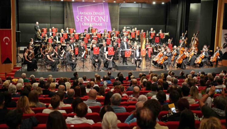 Antalya’da “Bir Ulus Uyanıyor” konseri