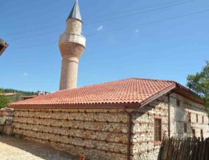 Antalya’daki 600 yıllık Sarıhacılar Camii yıllara meydan okuyor
