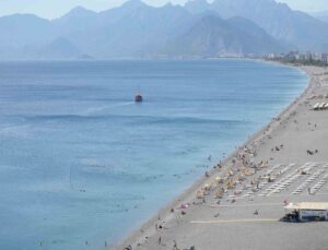 Antalya’nın sabahı kış, öğleni yaz oldu, tatilciler neye uğradığını şaşırdı
