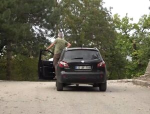 Araçlar sürücülerin müdahalesi olmadan yokuş yukarı çıkıyor, görenler şaşkına dönüyor