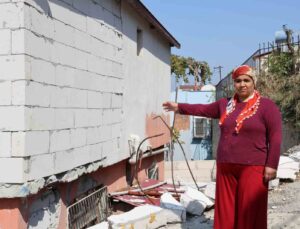 Çöp kamyonunun zarar verdiği evi ev sahibi kendi imkanıyla yaptırmış