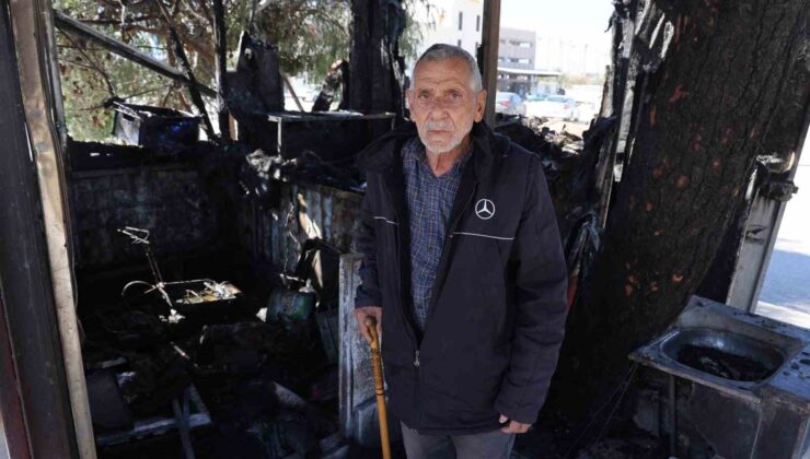 Depremzede esnafın prefabrik iş yeri alevlere teslim oldu