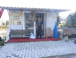 Depremzede terzi, hayat mücadelesini konteyner iş yerinde 5 çocuğunun geleceği için sürdürüyor