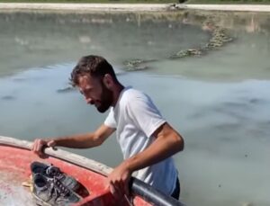 Eğirdir Gölü’ne motorlu kayıkla açılan 4 kişi gölün ortasında çamura saplandı