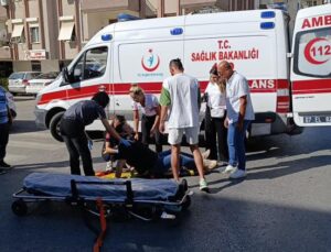 Elektrikli bisiklet ile ticari taksi çarpıştı: 1 yaralı