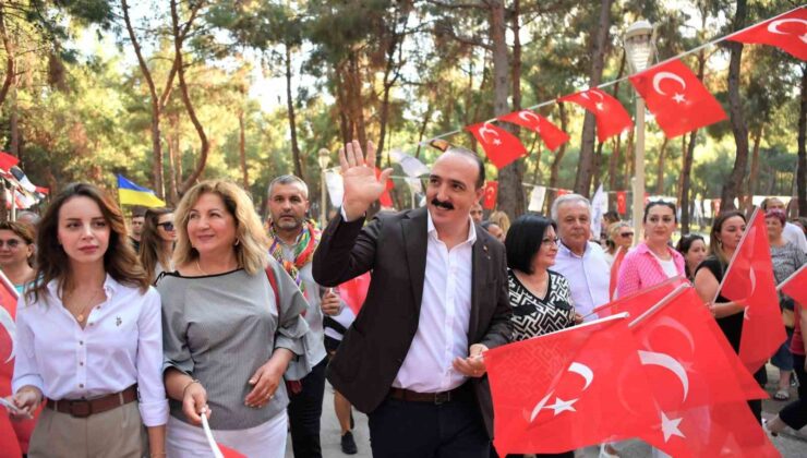 Halk danslarının kalbi Konyaaltı’nda attı