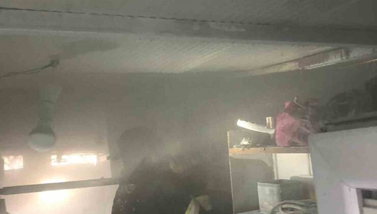 İskenderun’da konteyner yangını