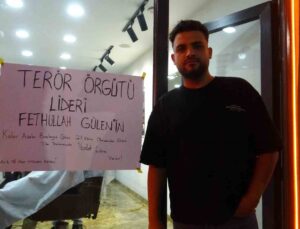 Isparta’da erkek kuaföründen FETÖ elebaşının ölümüne özel yüzde 21 indirim