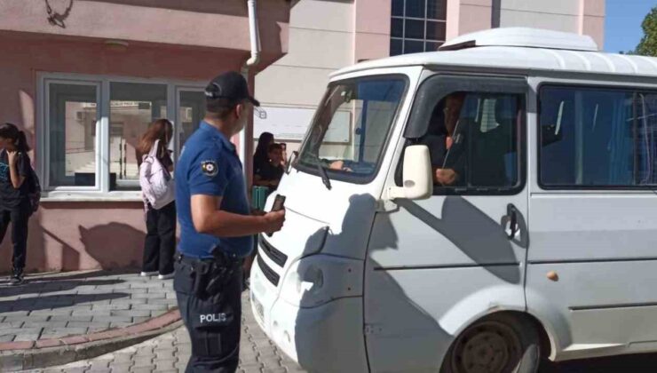 Jandarma ve polis ekipleri okul servislerini denetledi