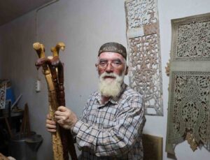 Kahramanmaraş’ta 50 yıllık baston ustası kartal başlı bastonlar üretiyor