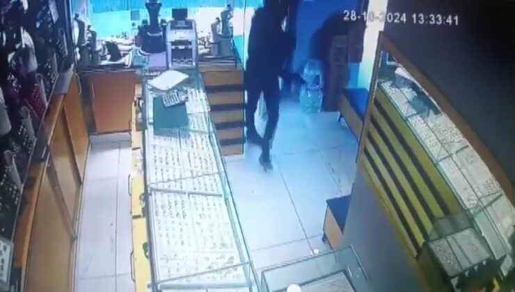 Kasklı şüpheli kuyumcuyu vurdu, sonrada altınları çaldı